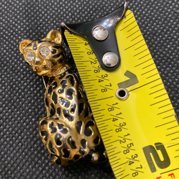 Vintage Sitting Cheetah Brooch with Rhinestone eyes - Picture 3 of 3